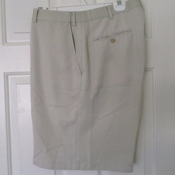 Jos. A. Bank Ledbetter Golf Mens Flat Front Expandable Short Pant - Size 36W - Picture 1 of 2